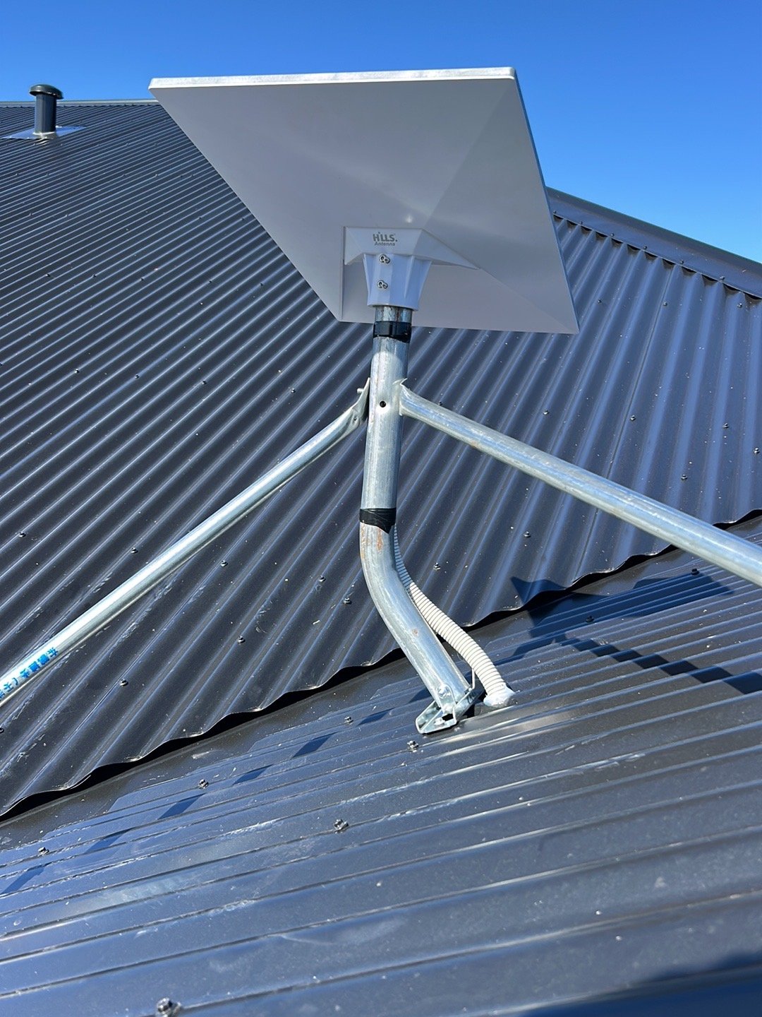 Starlink dish on Hills mount, tin roof — Rockingham WA